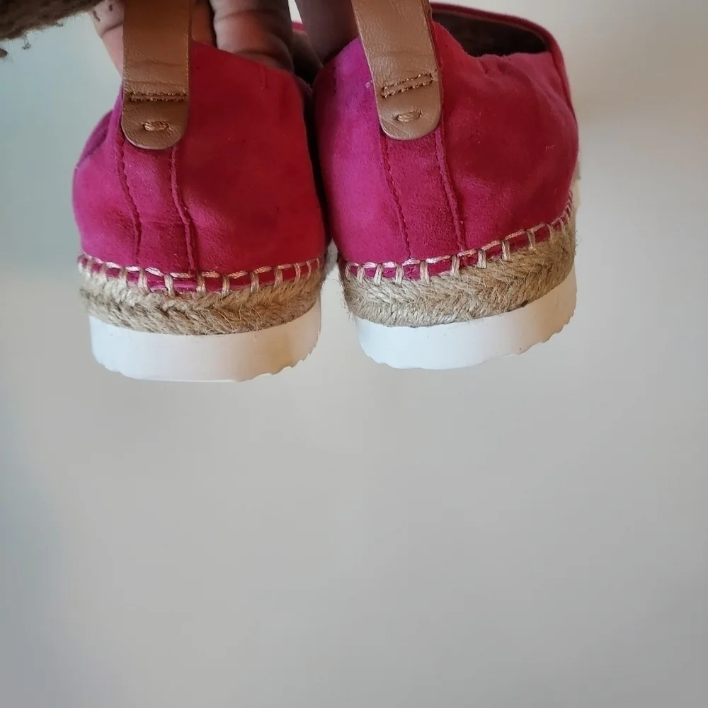 GENTLE Souls by Kenneth Cole pink Espadrilles